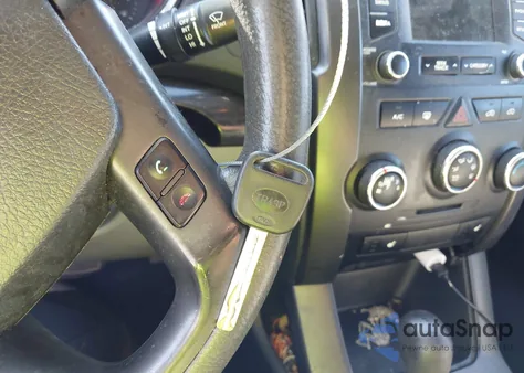 2013 Kia Sorento Lx z USA, uszkodzony, nr VIN 5XYKT4A61DG364566